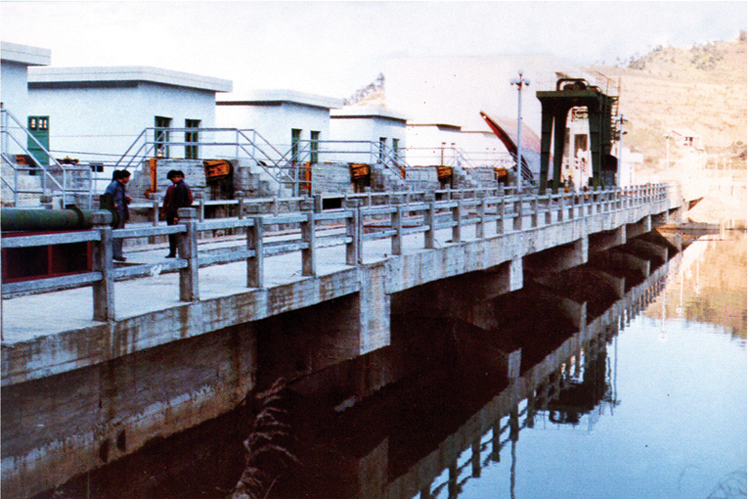 三門灘水電站閘門制作及機組安裝